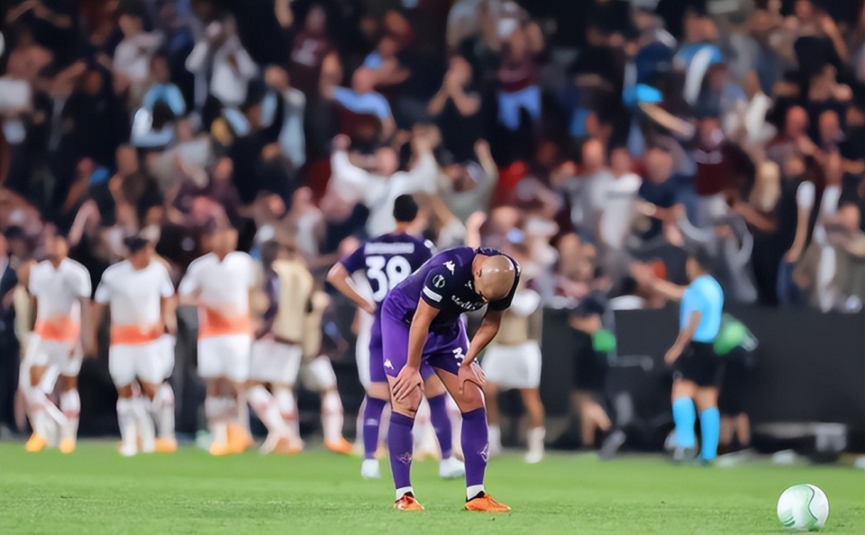 包含巴萨主场不敌曼城，梅西独造一球的词条