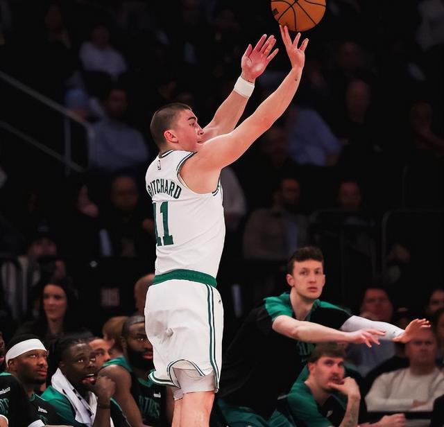 绿衫军逆转灰熊，塔图姆大放异彩