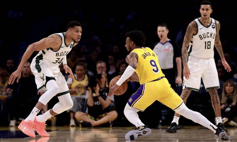 字母哥连续七场比赛得分超过惊艳表现，SKT冲击纪录！