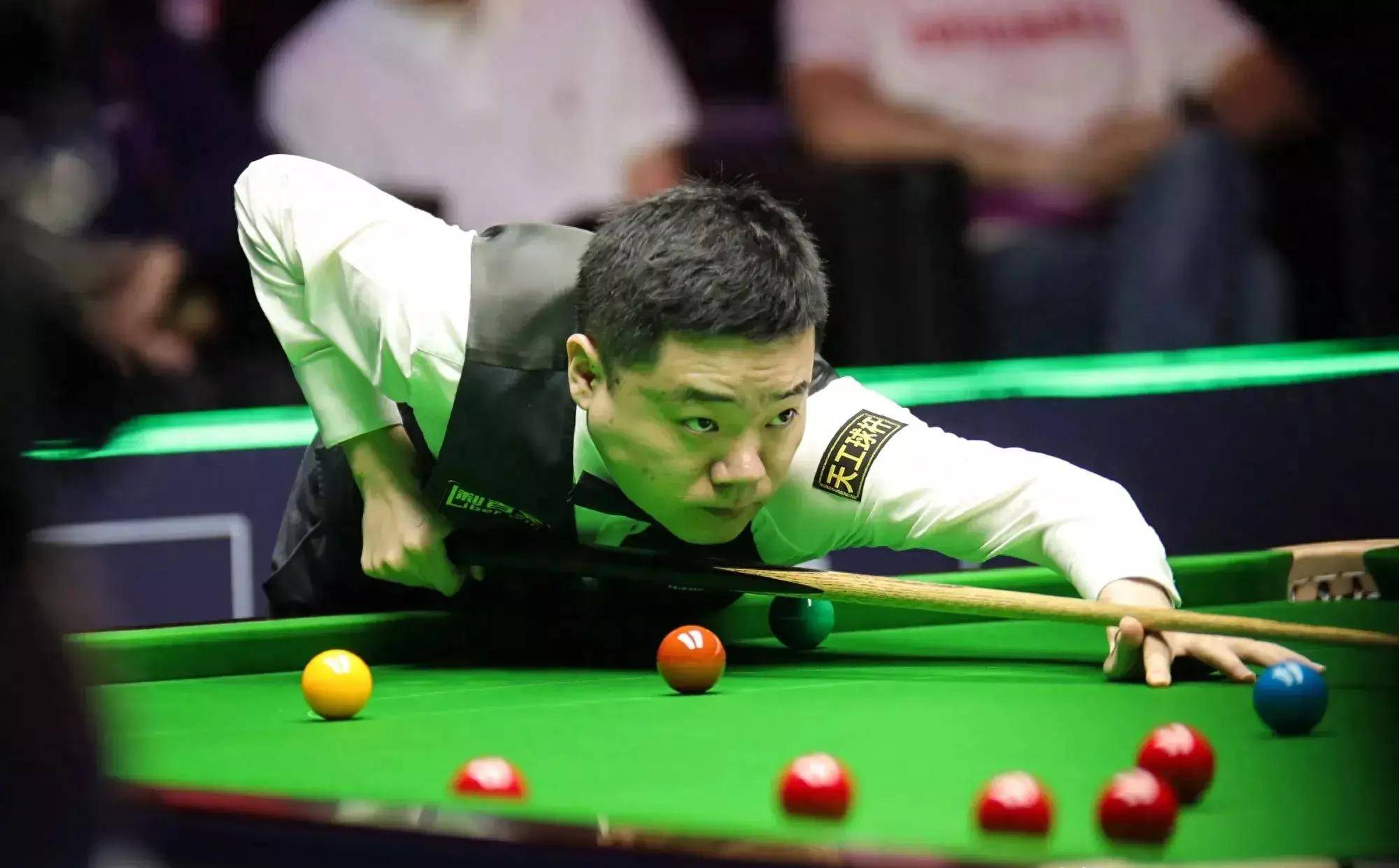 丁俊晖战胜劲敌羽毛球队，晋级之路畅通无阻